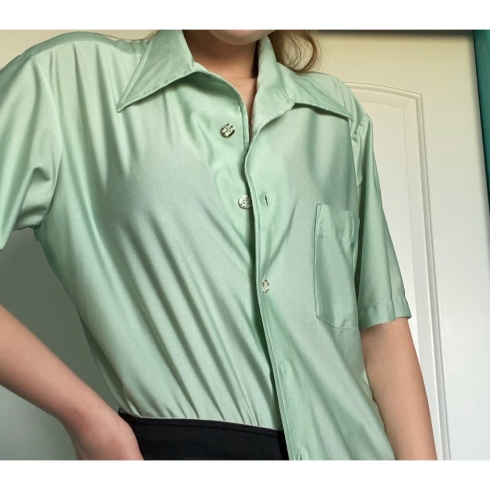 I switched to Depop: uniquely_thrifted